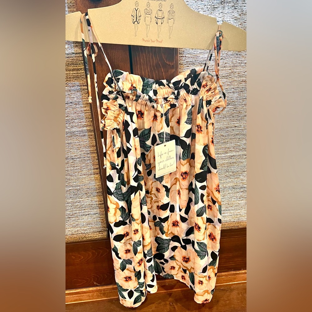 Show me your MUMU top/dress shoulder tie with floral design NWT- size M